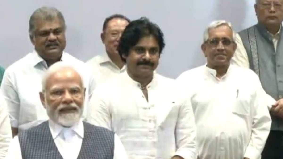 మోదీ వెన్నంటే పవన్ కల్యాణ్- ఆప్యాయంగా పలకరింపు