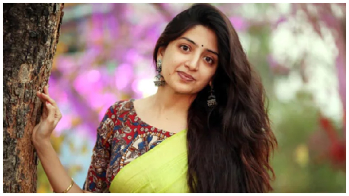 ఏపీలో ఫేక్ లీడర్లు గొంతు చించుకుంటున్నారు- వారిని నమ్మొద్దు: నటి పూనమ్ కౌర్