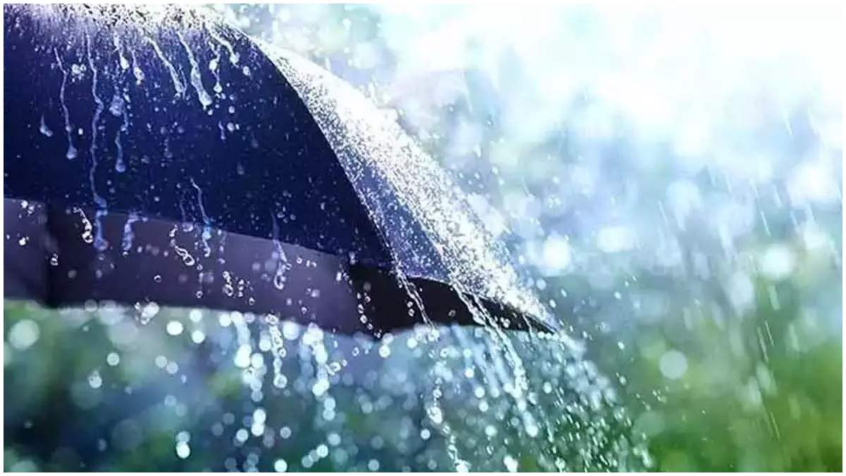 గ్రేటర్ హైదరాబాద్‌లో అత్యంత భారీ వర్షం: ఇళ్ల నుంచి బయటికి రావొద్దంటూ ప్రజలకు వార్నింగ్