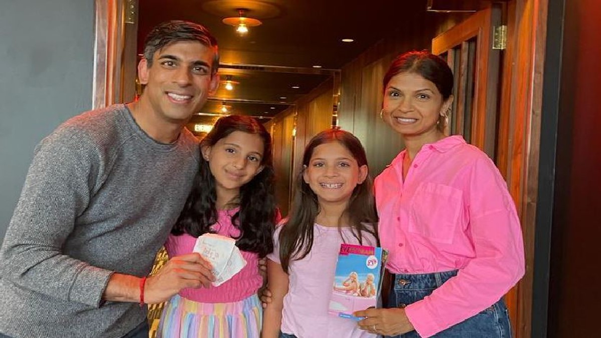 ఇట్స్ మూవీ టైమ్: ప్రేక్షకుడిలా బ్రిటన్ ప్రధాని రిషి- ఫ్యామిలీతో కలిసి సినిమా హాల్‌లో