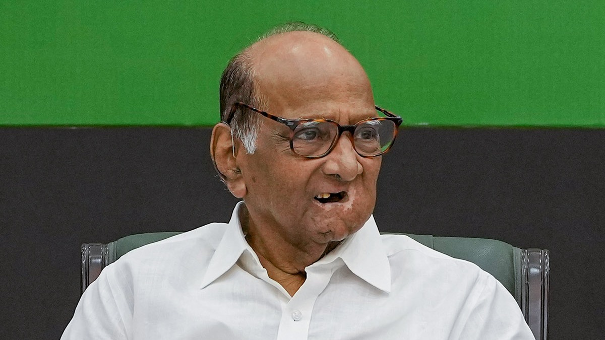 వెళ్లిపోయినోళ్ల భవిష్యత్ గురించి భయపడుతున్నా: శరద్ పవార్