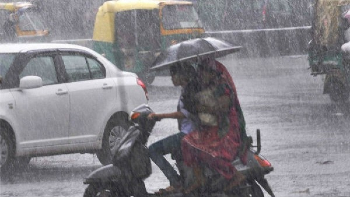 telangana rains: మూడురోజులు అత్యంత భారీవర్షాలు; హైదరాబాద్ లో రెడ్ అలెర్ట్.. తాజా అప్డేట్!!