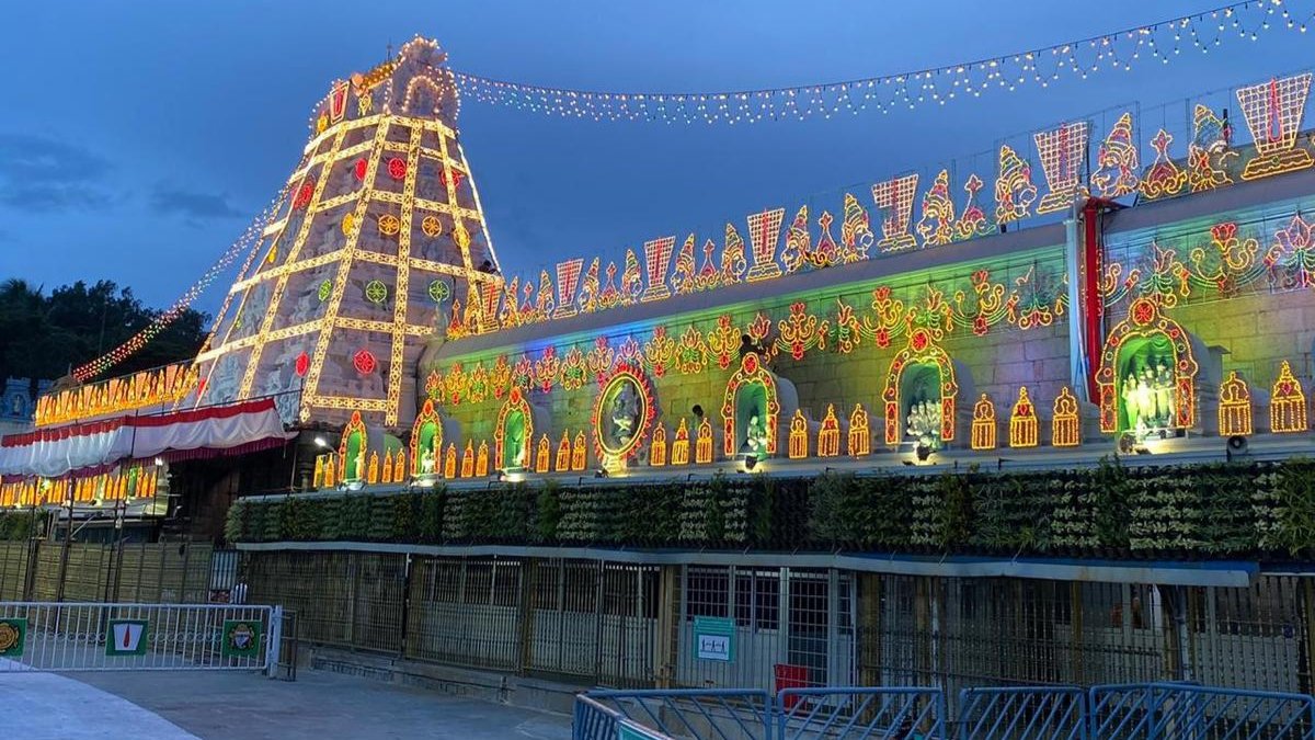 శ్రీవారి ఆలయంలో హుండీల పై కీలక నిర్ణయం - నేడు ఛత్రస్థాపనోత్సవం..!!