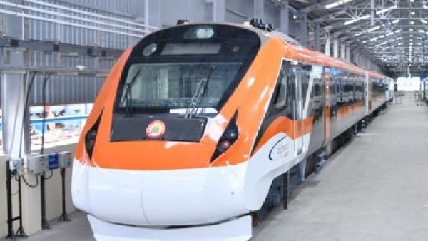 నో వైట్ అండ్ బ్లూ- ఇక ఆరెంజ్ కలర్ కాంబినేషన్‌లో వందే భారత్ ఎక్స్‌ప్రెస్‌: స్పెషాలిటీస్ ఇవే..