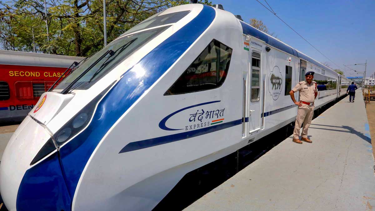 వందే భారత్ ఎక్స్‌ప్రెస్‌పై రాళ్ల దాడి