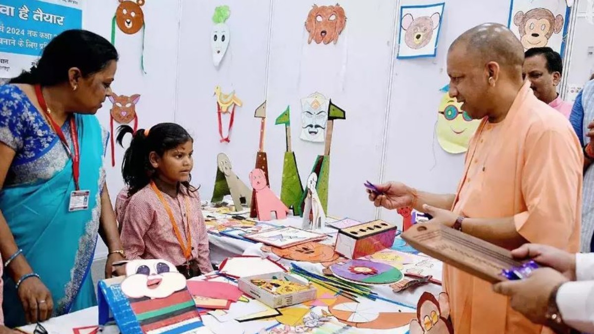 యూపీలో స్మార్ట్ స్కూల్-స్మార్ట్ బ్లాక్ కార్యక్రమం-ప్రాథమిక విద్యలో భారీమార్పుగా యోగీ అభివర్ణన..