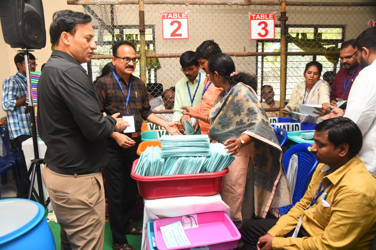 తెలంగాణలో బీజేపీ అభ్యర్థుల ముందజ