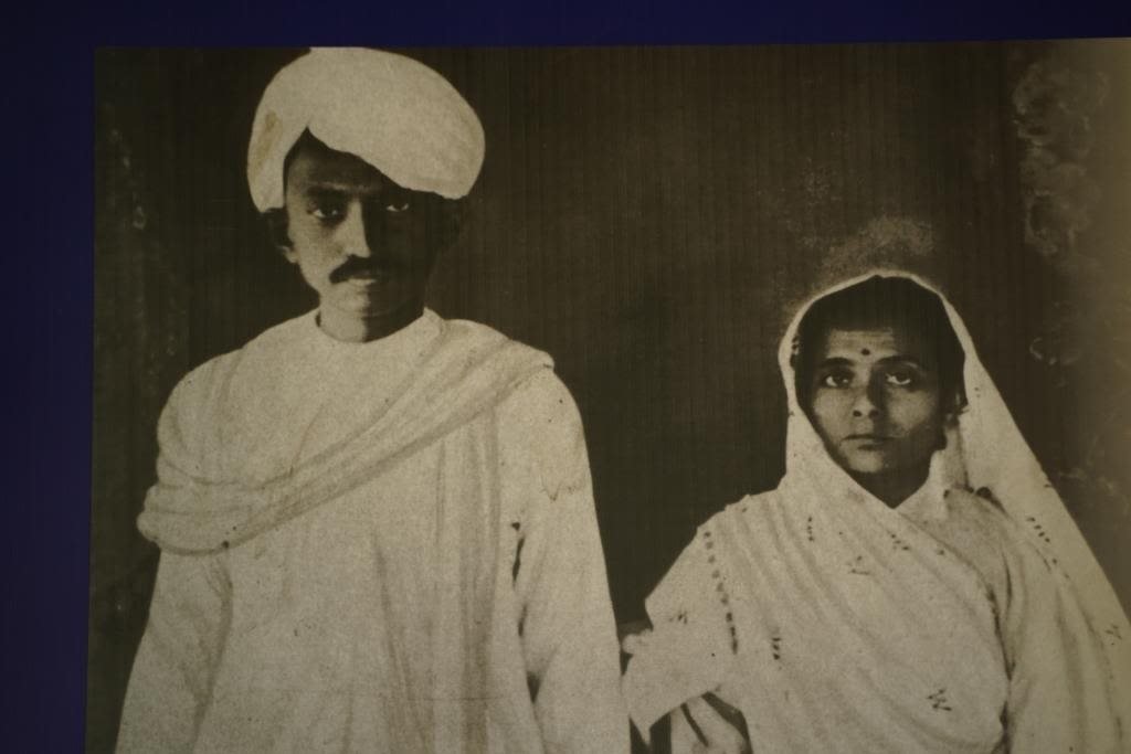 గాంధీ గాంధీ