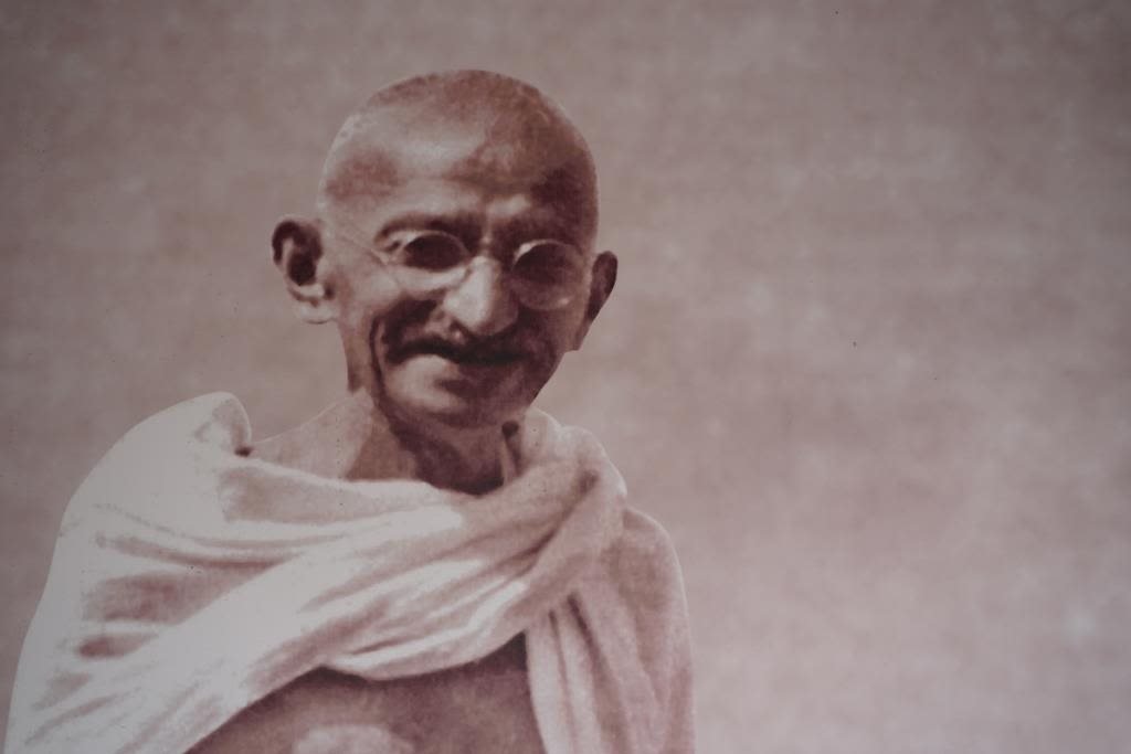 గాంధీ గాంధీ