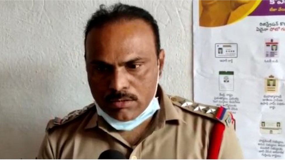 పోలీసులు పోలీసులు