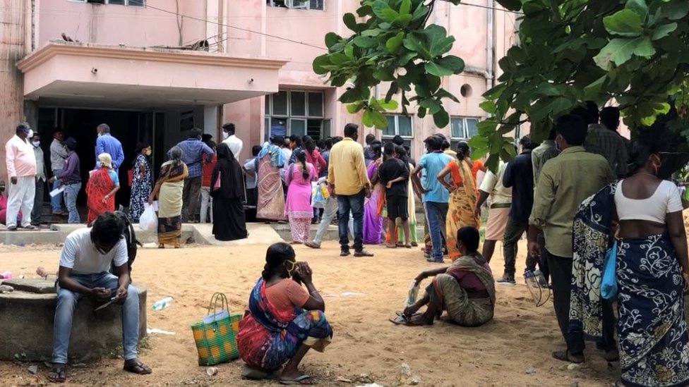 ఫలితాల కోసం నిరీక్షిస్తున్న రోగులు ఫలితాల కోసం నిరీక్షిస్తున్న రోగులు