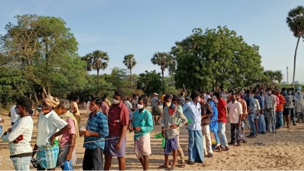 బొనిగె ఆనందయ్య కరోనా మందు కోసం వచ్చిన జనం బొనిగె ఆనందయ్య కరోనా మందు కోసం వచ్చిన జనం