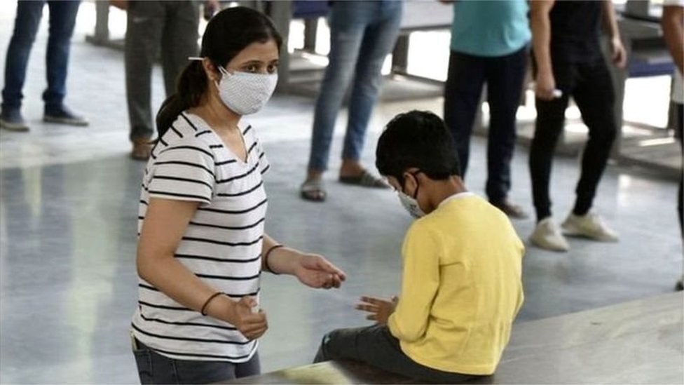 తల్లీ బిడ్డ తల్లీ బిడ్డ