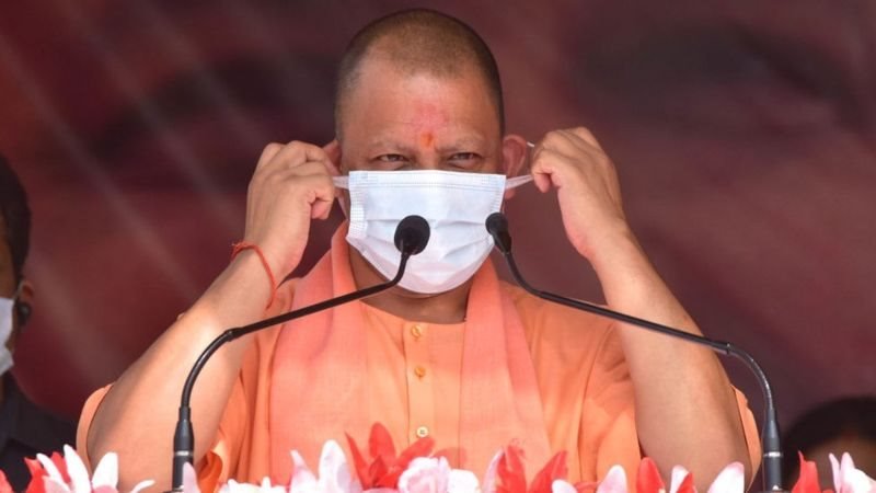 బీజేపీ పెద్దలకు తాను రబ్బర్ స్టాంప్ ముఖ్యమంత్రిని కాదని చెప్పేందుకు యోగి ప్రయత్నించారని బీజేపీ నేతలే వ్యాఖ్యానిస్తుననారు. బీజేపీ పెద్దలకు తాను రబ్బర్ స్టాంప్ ముఖ్యమంత్రిని కాదని చెప్పేందుకు యోగి ప్రయత్నించారని బీజేపీ నేతలే వ్యాఖ్యానిస్తుననారు.