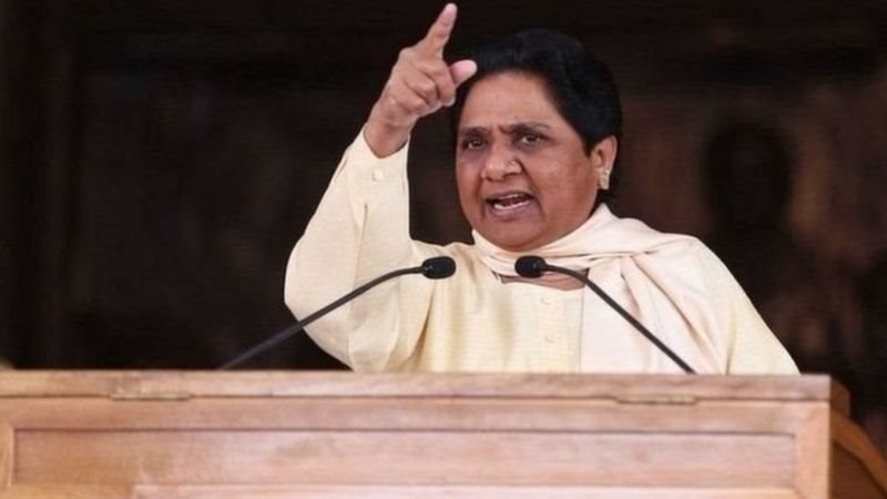 ఉత్తర్ ప్రదేశ్ ఎన్నికల్లో ఏ పార్టీతోనూ పొత్తు పెట్టుకోవద్దని మాయావతి నిర్ణయించారు. ఉత్తర్ ప్రదేశ్ ఎన్నికల్లో ఏ పార్టీతోనూ పొత్తు పెట్టుకోవద్దని మాయావతి నిర్ణయించారు.