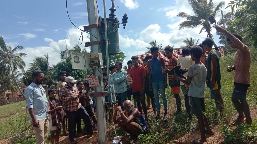 చివరకు గ్రామాలకు విద్యుత్ సౌకర్యం చివరకు గ్రామాలకు విద్యుత్ సౌకర్యం