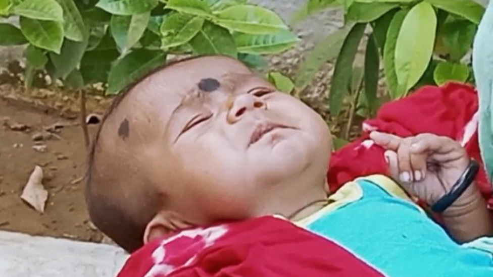 మీనా రెండేళ్ల బిడ్డను రెండు సార్లు కిడ్నాప్ చేశారు మీనా రెండేళ్ల బిడ్డను రెండు సార్లు కిడ్నాప్ చేశారు