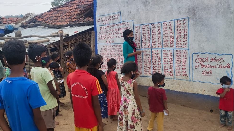 గోడ బడి గోడ బడి