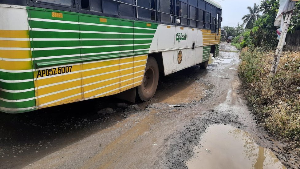 ఏపీలో రోడ్లు ఏపీలో రోడ్లు