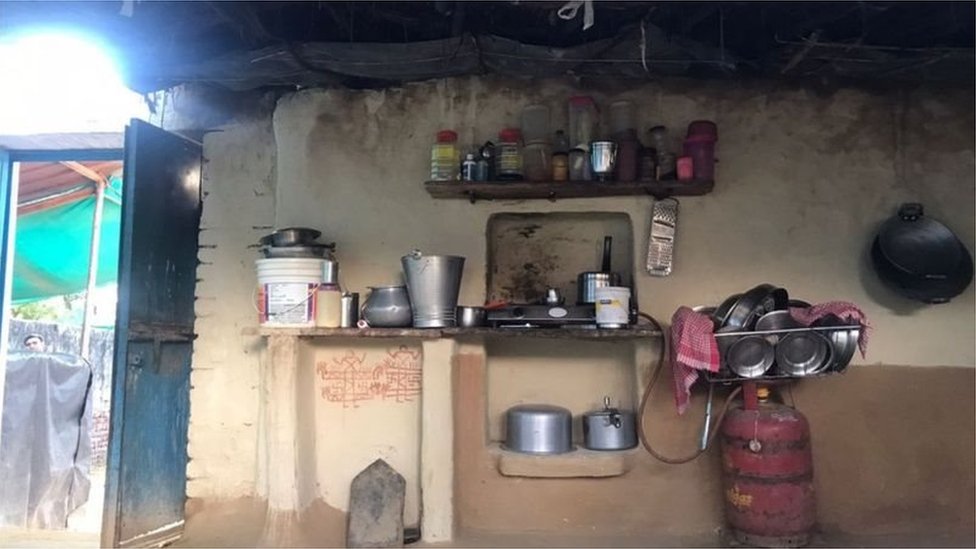 బాధిత కుటుంబం ఇల్లు బాధిత కుటుంబం ఇల్లు