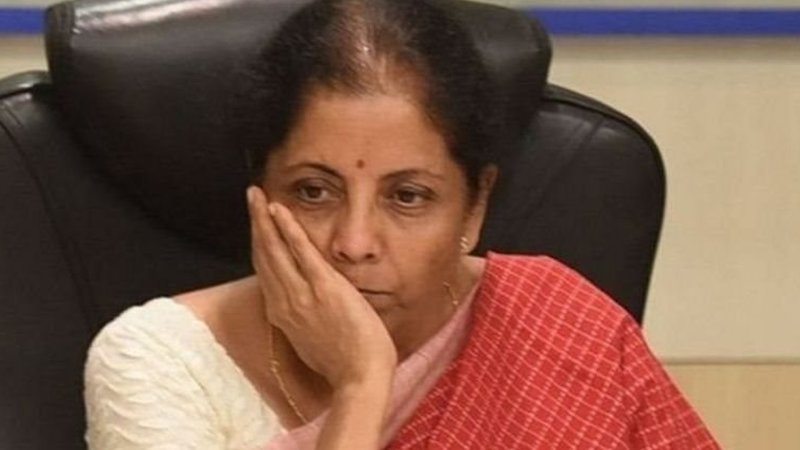 పెట్రోల్, డీజిల్లను కేంద్రం జీఎస్టీ పరిధిలోకి తెస్తుందని ప్రచారం జరిగింది. పెట్రోల్, డీజిల్లను కేంద్రం జీఎస్టీ పరిధిలోకి తెస్తుందని ప్రచారం జరిగింది.