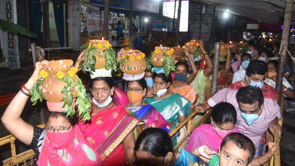 విజయనగరంలో ఏటా జరిగే సిరిమానోత్సవం విజయనగరంలో ఏటా జరిగే సిరిమానోత్సవం