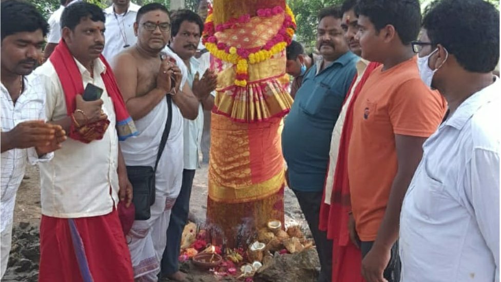 సిరిమానుకు పూజలు సిరిమానుకు పూజలు