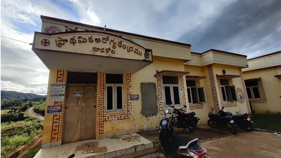 రూఢకోటలో ఆరోగ్య కేంద్రం ఉన్నా, చిన్నారుల మరణాలు ఆగడం లేదు. రూఢకోటలో ఆరోగ్య కేంద్రం ఉన్నా, చిన్నారుల మరణాలు ఆగడం లేదు.