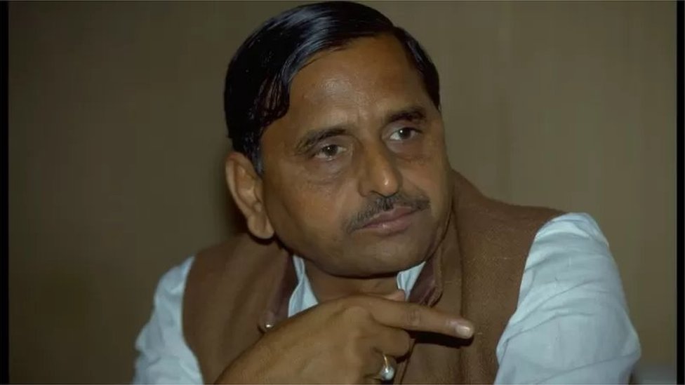 యూపీ సీఎంగా ములాయం యూపీ సీఎంగా ములాయం