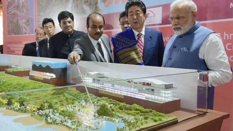 అప్పటి జపాన్ ప్రధాని షింజో అబేతో నరేంద్రమోదీ అప్పటి జపాన్ ప్రధాని షింజో అబేతో నరేంద్రమోదీ