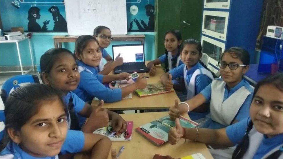 విద్యార్థినులు విద్యార్థినులు