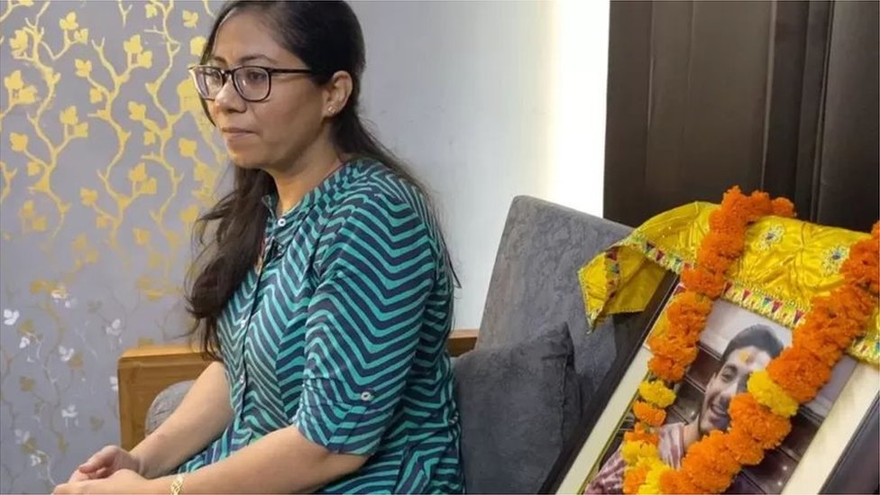 ఆర్వే తల్లి ఆర్తి మల్హోత్రా ఆర్వే తల్లి ఆర్తి మల్హోత్రా