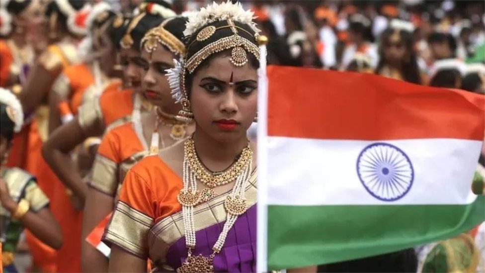 National Flag Code: ఇంటిపైన జాతీయ జెండా ఎగరేశారా.. ఇప్పుడు దానిని ఏం చేస్తారు? ఫ్లాగ్ కోడ్ ప్రకారం ఇలా చేయొచ్చు..