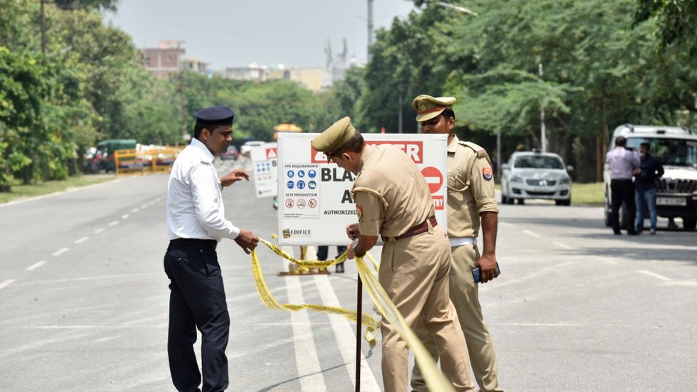 సూపర్‌టెక్: భారత్ ‘‘ట్విన్ టవర్స్’’ను పేలుడు పదార్థాలతో ఎలా కూలగొడుతున్నారు?