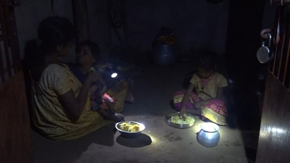 బూరుగు: ఆ గిరిజన గ్రామాల్లో రోజంటే 12 గంటలే!