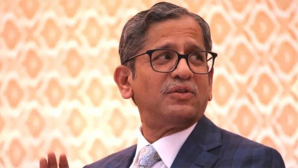 జస్టిస్ ఎన్‌వీ రమణ: వివాదాలు ఎందుకని ముఖ్యమైన కేసుల్ని పెండింగ్‌లో ఉంచారా... ఈ చర్చలు ఎందుకు వస్తున్నాయి?