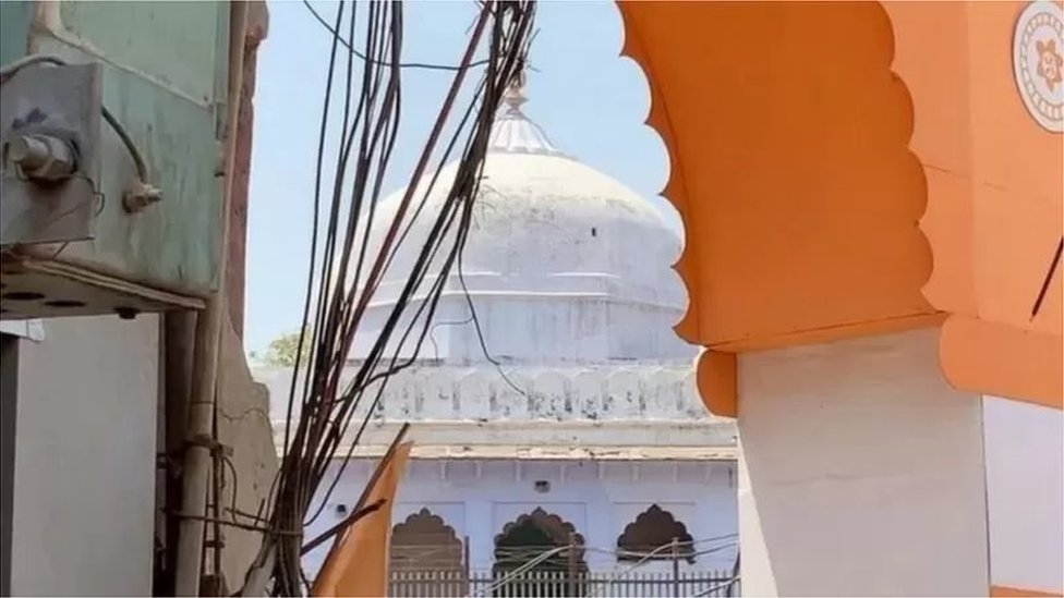 కర్నాటక: ఈద్గా మైదానంలో వినాయక చవితి వేడుకలు... ఏమిటీ వివాదం, వక్ఫ్ ఆస్తులంటే ఏమిటి?