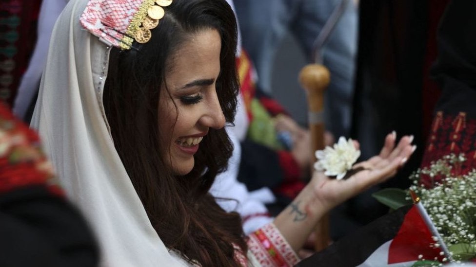 ఇజ్రాయెల్-వెస్ట్‌బ్యాంక్: ప్రేమిస్తే 30 రోజుల్లోగా ప్రభుత్వానికి చెప్పాలి, పెళ్లికి 6 నెలలు ఆగాలి.. పెళ్లయ్యాక 27 