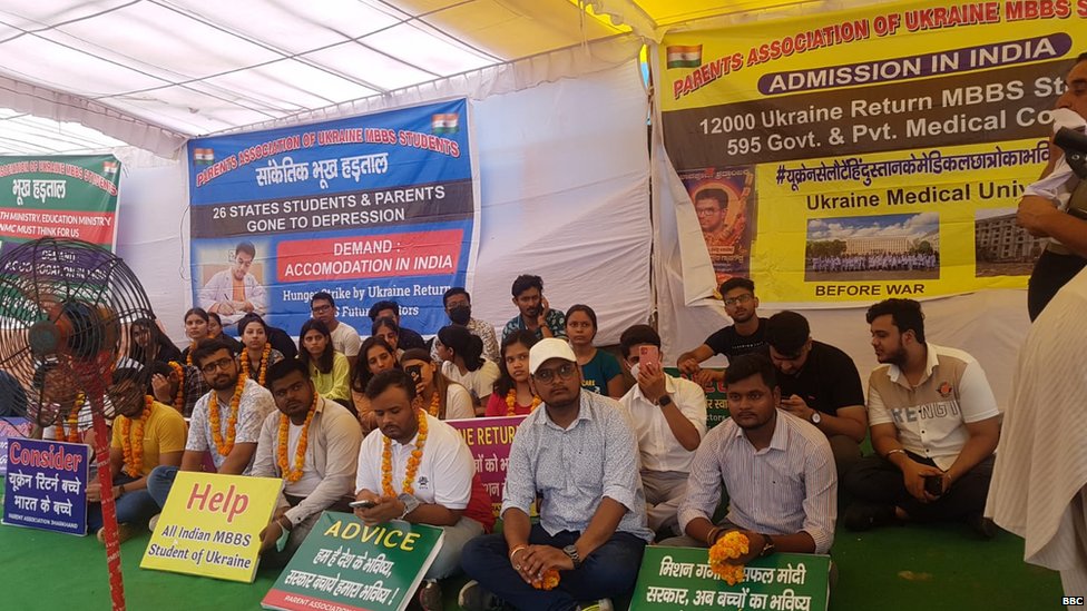 యుక్రెయిన్ మెడిసిన్ విద్యార్థులను భారత్ ఎందుకు ఇక్కడి కాలేజీల్లో చేర్చుకోవడం లేదు?