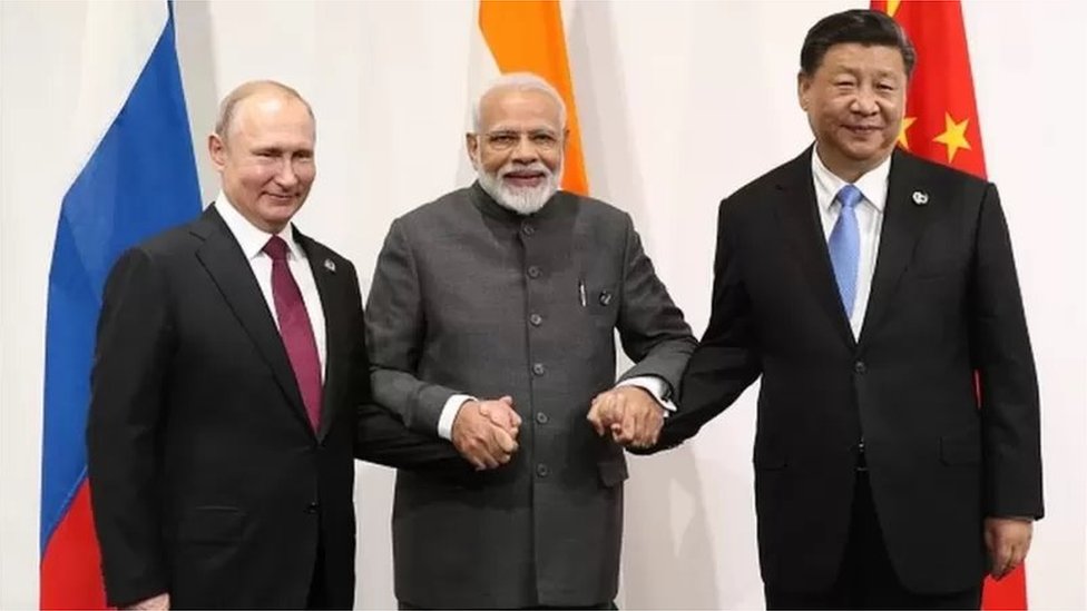 రష్యా అధ్యక్షుడు వ్లాదిమర్ పుతిన్, భారత ప్రధాని మోదీ, చైనా అధ్యక్షుడు షీ జిన్పింగ్ రష్యా అధ్యక్షుడు వ్లాదిమర్ పుతిన్, భారత ప్రధాని మోదీ, చైనా అధ్యక్షుడు షీ జిన్పింగ్
