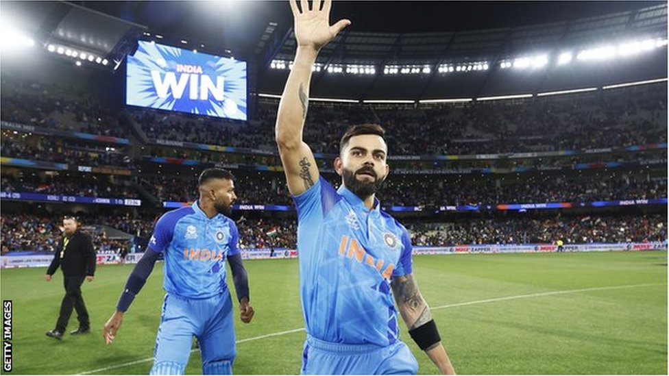 విరాట్ కోహ్లీ 53 బంతుల్లో ఆరు ఫోర్లు, నాలుగు సిక్స్లతో 82 పరుగులు చేసి నాటౌట్గా నిలిచాడు విరాట్ కోహ్లీ 53 బంతుల్లో ఆరు ఫోర్లు, నాలుగు సిక్స్లతో 82 పరుగులు చేసి నాటౌట్గా నిలిచాడు