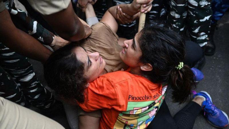 సాక్షి మలిక్: రైల్వే ఉద్యోగంలో తిరిగి చేరా, లైంగిక వేధింపులపై పోరాటం కొనసాగిస్తా