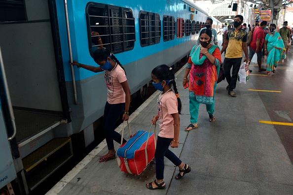 కోరమండల్ ఎక్స్‌ప్రెస్: 130 కి.మీ. వేగంతో ప్రయాణించే ఈ రైలు ఎక్కడ నుంచి ఎక్కడకు ప్రయాణిస్తుంది? ఆంధ్రప్రదేశ్‌లో ఎక్కడెక్కడ ఆగుతుంది