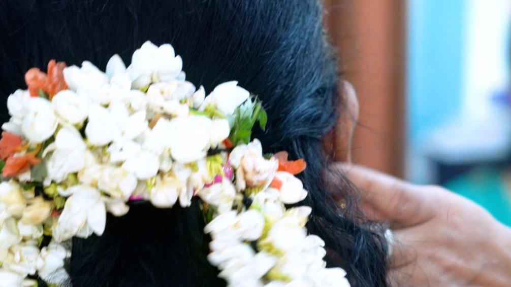 'అప్పులు తీరేవరకు ఈ వృత్తి తప్పదు' - ఒక సెక్స్ వర్కర్ కథ