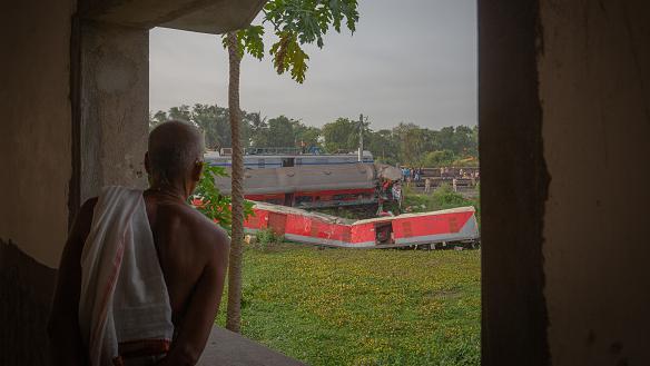 కోరమండల్ ఎక్స్‌ప్రెస్: ఈ ఘోర ప్రమాదం ఎలా జరిగింది?