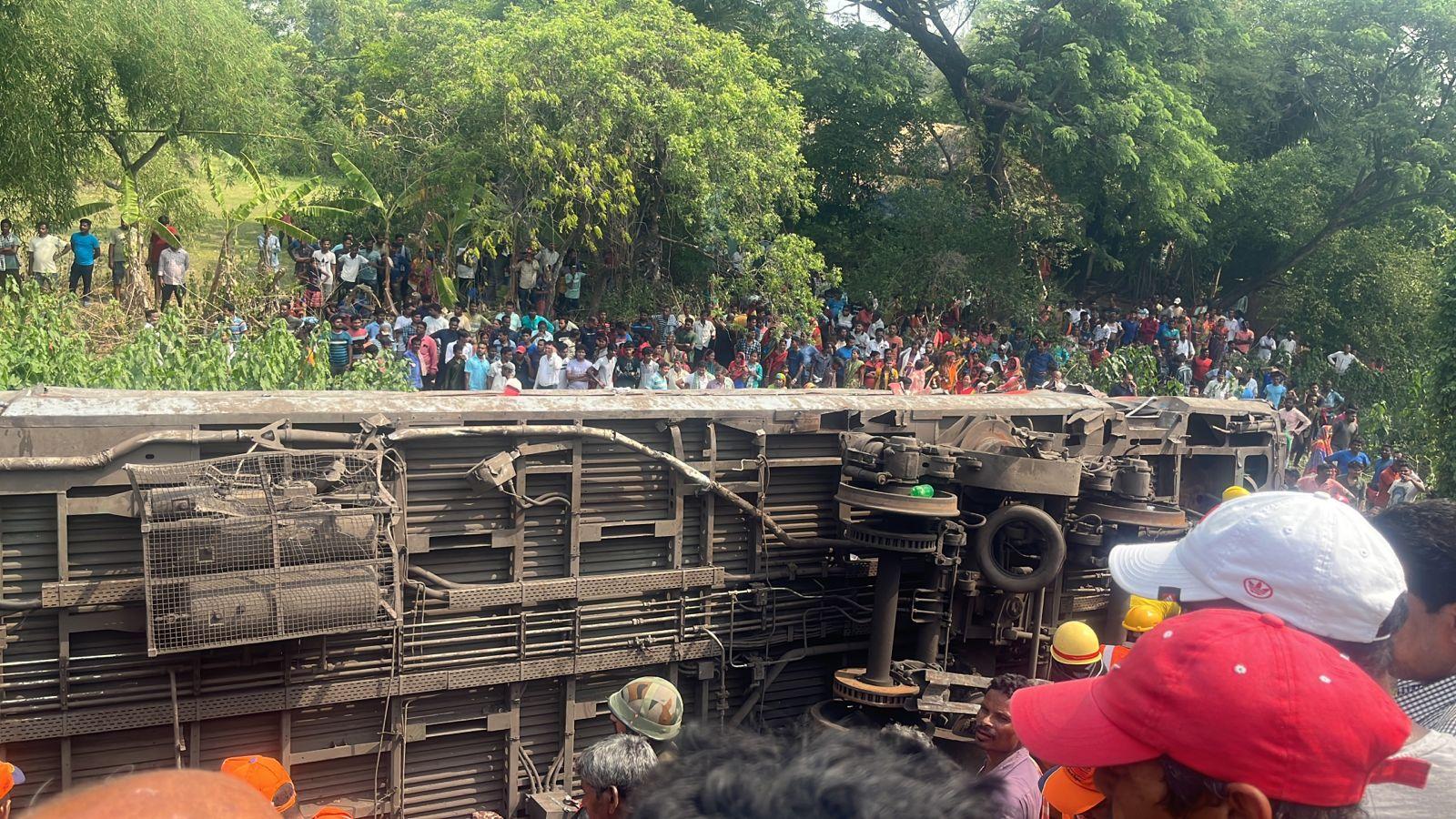 ఒడిశా ఘోర రైల్వే ప్రమాదం ఫొటోలలో..